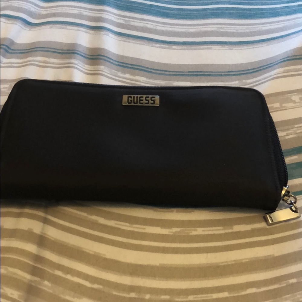 Guess wallet❄️3-15